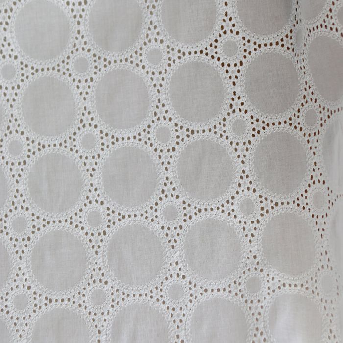 Broderie anglaise voile de coton coloris blanc ivoire