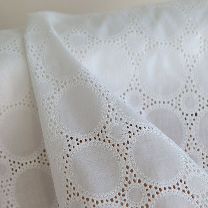 Broderie anglaise voile de coton coloris blanc ivoire