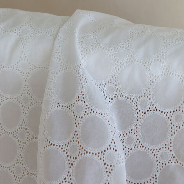 Broderie anglaise voile de coton coloris blanc ivoire