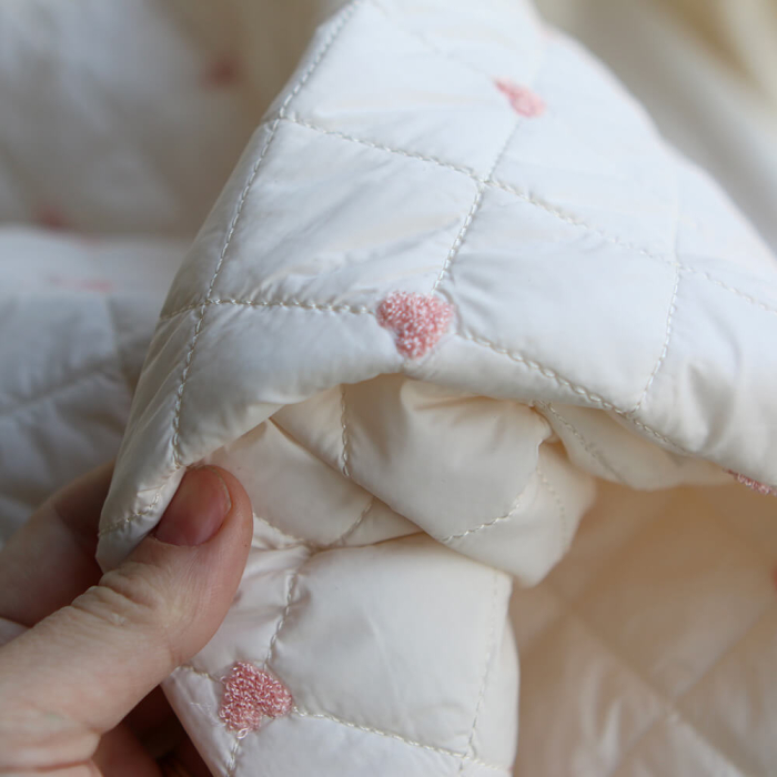Cora - Matelassé doux et souple coeurs brodés rose