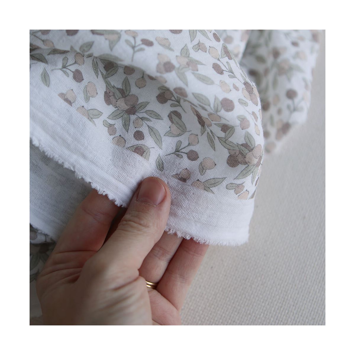 Hind Full - Double gaze de coton BIO exclusif blanc lait à motif nature