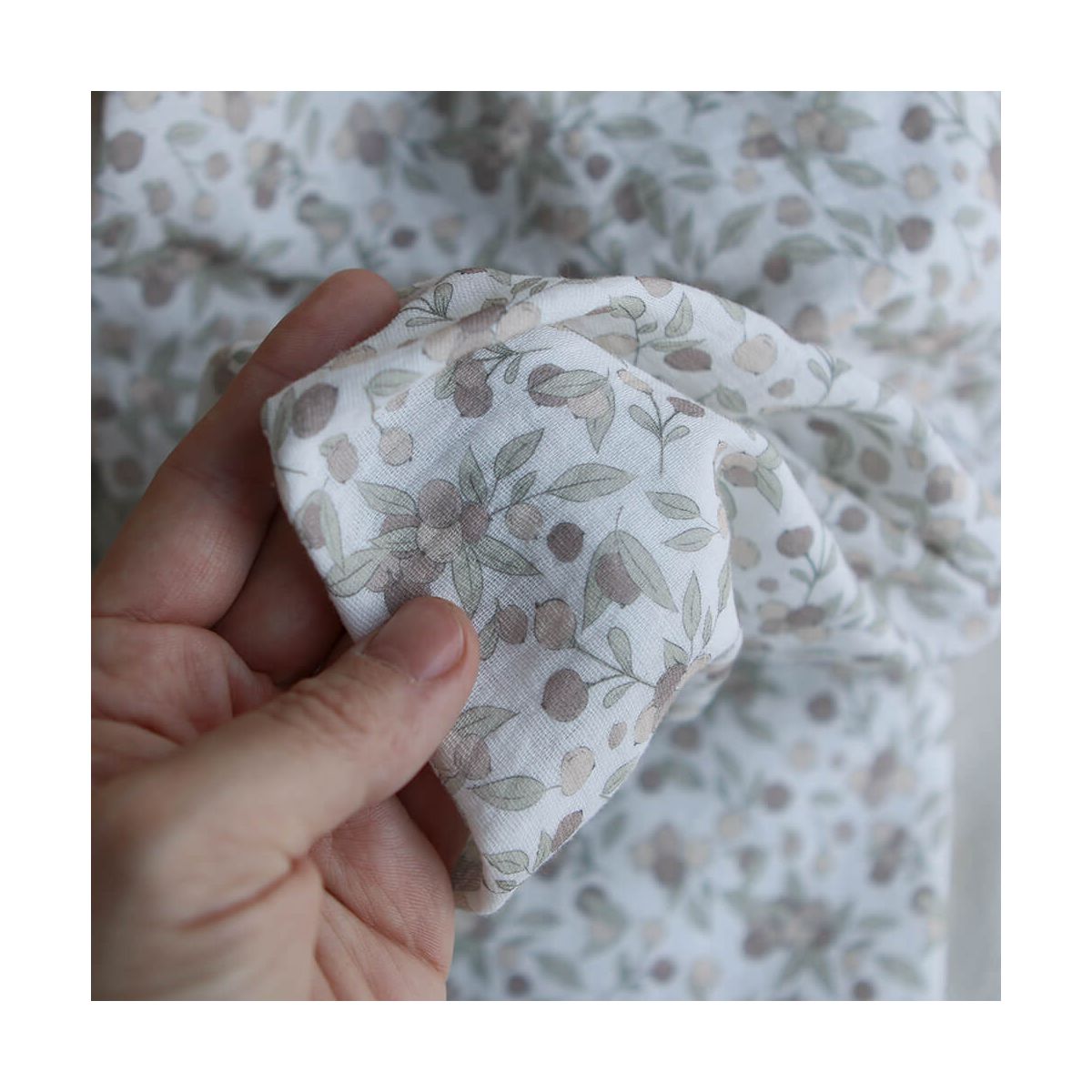Hind Full - Double gaze de coton BIO exclusif blanc lait à motif nature