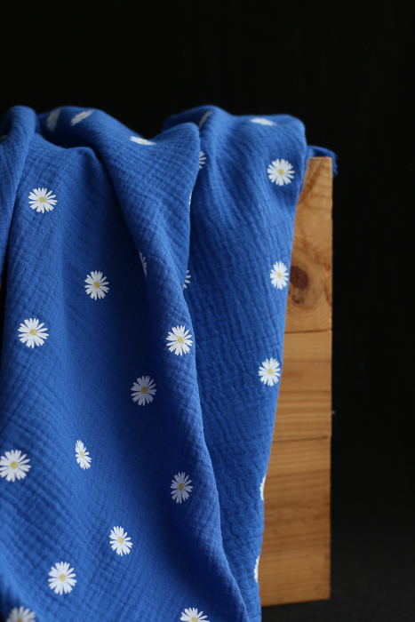 Daisy - Double gaze coton BIO motif exclusif fond bleu cobalt