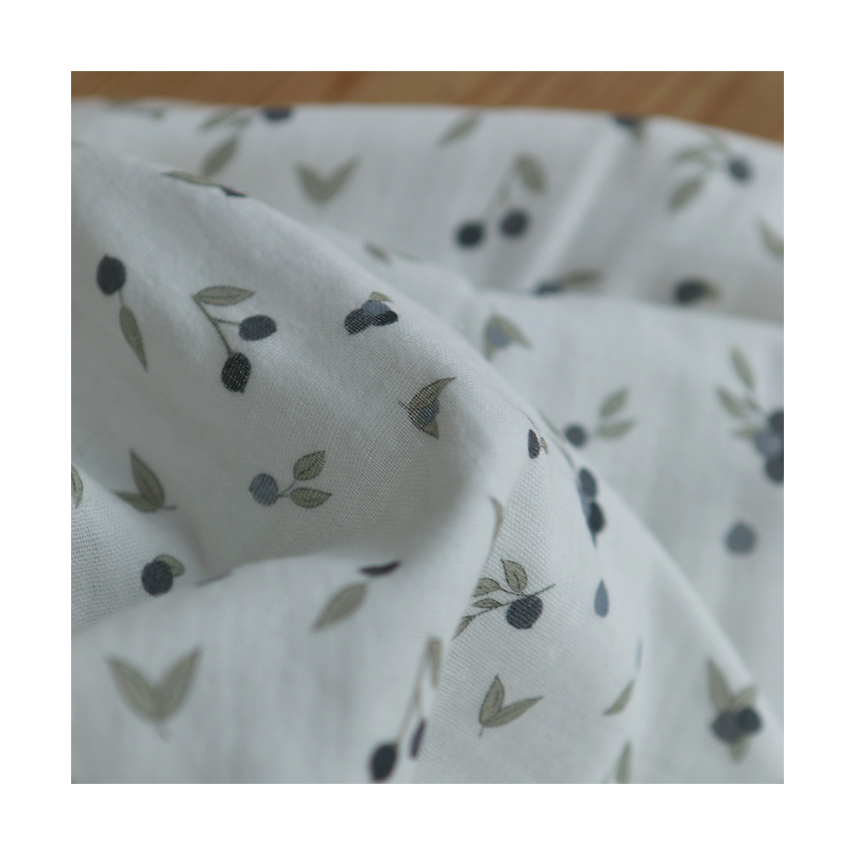 Hind - Double gaze de coton BIO fond blanc imprimé exclusif vert et bleu