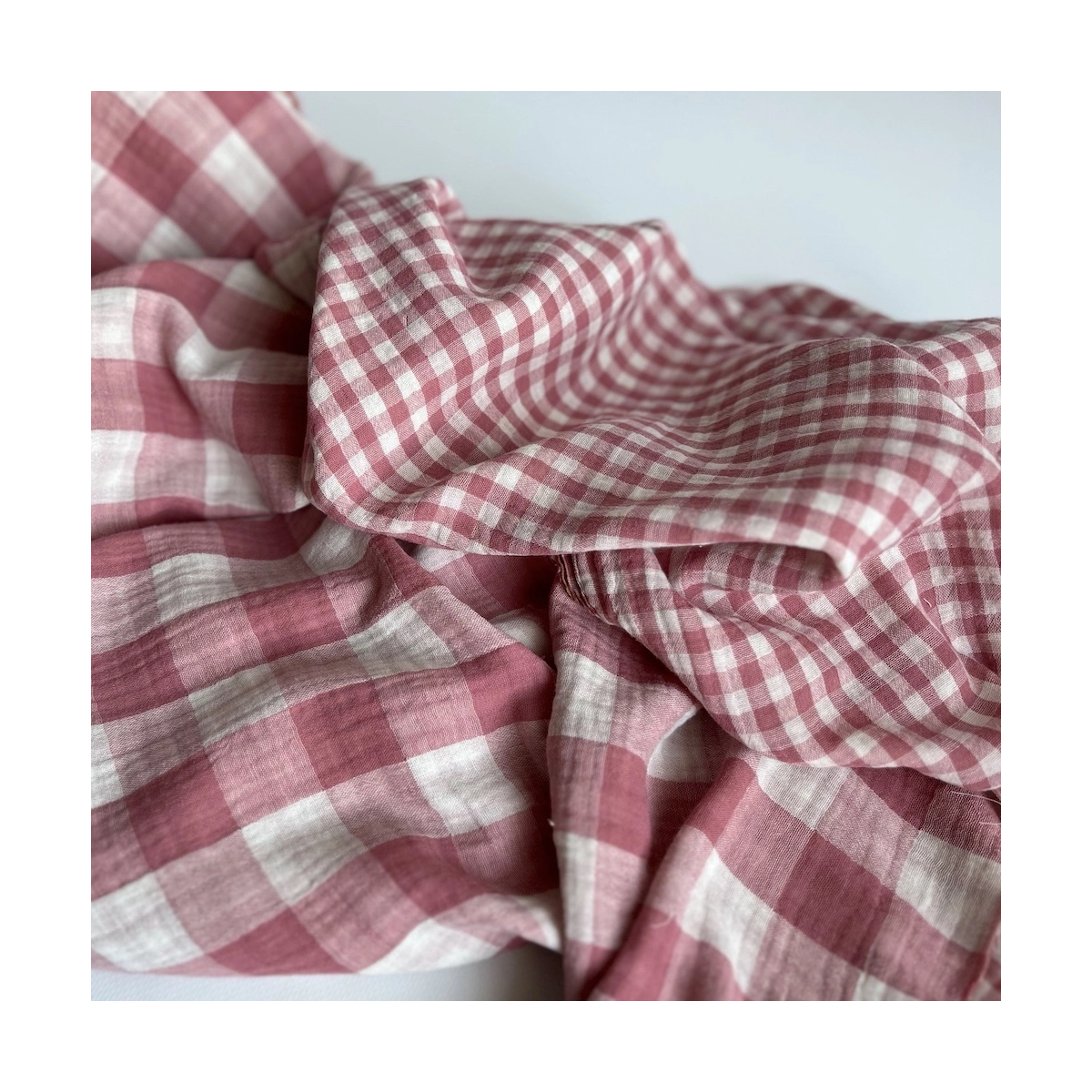 Double gaze de coton vichy réversible framboise / blanc Qualité Oeko-tex - 1