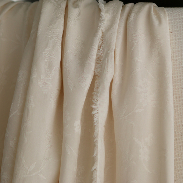 Jasmine - Viscose tissage jacquard fleuri écru 2