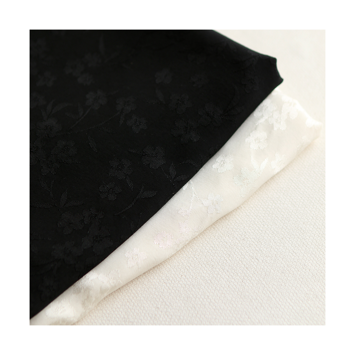Jasmine - Viscose tissage jacquard fleuri écru