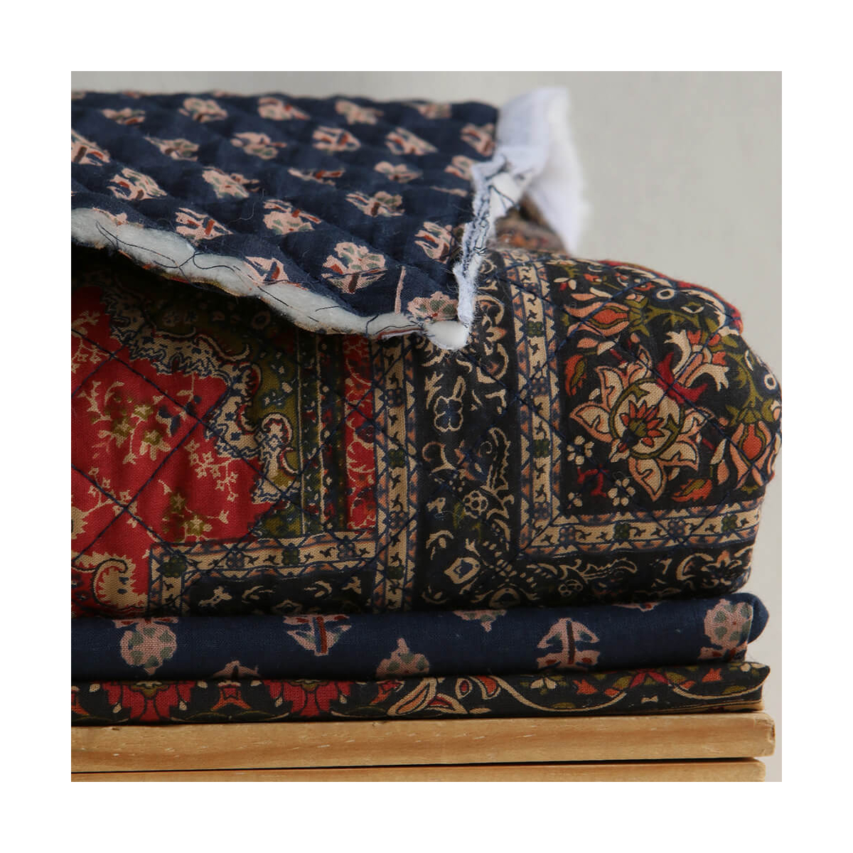 Kiran Tissu Indien rouge bleu marine vintage Coton - Artisanal Hand Block