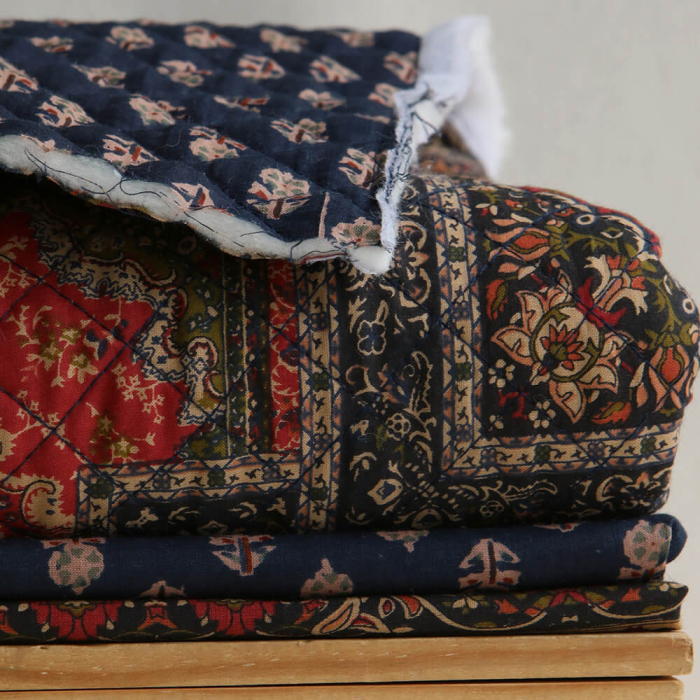 Kiran Tissu Indien rouge bleu marine vintage Coton - Artisanal Hand Block