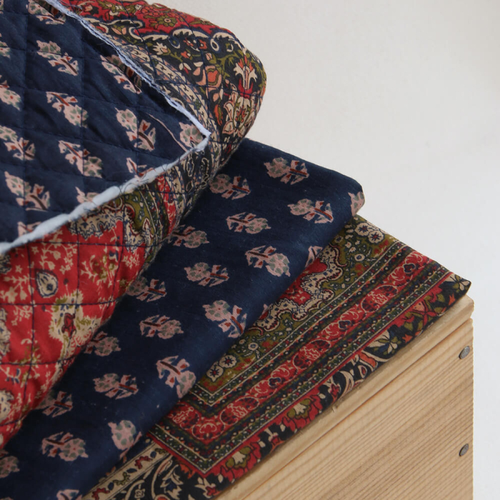 Kiran Tissu Indien rouge bleu marine vintage Coton - Artisanal Hand Block