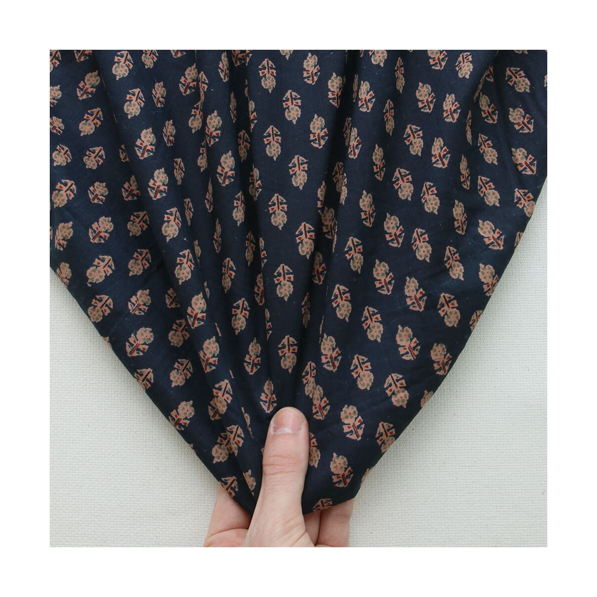 Kiran B - Tissu indien en coton imprimé main Hand Block marine