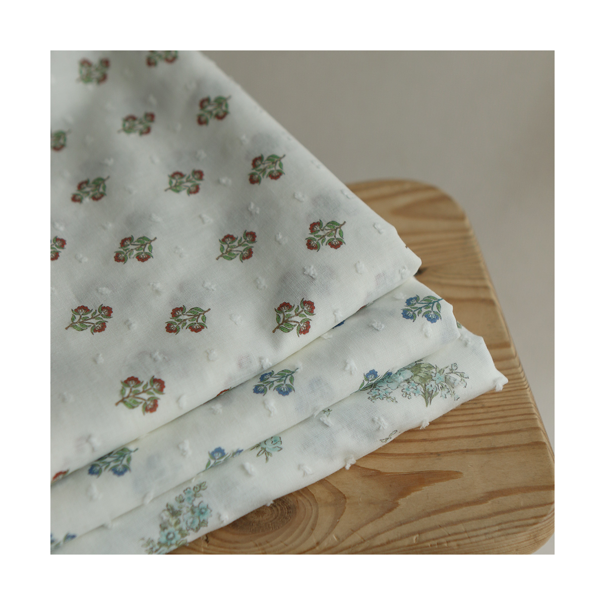 Hazel - Plumetis de coton imprimé fleuri bleu et vert