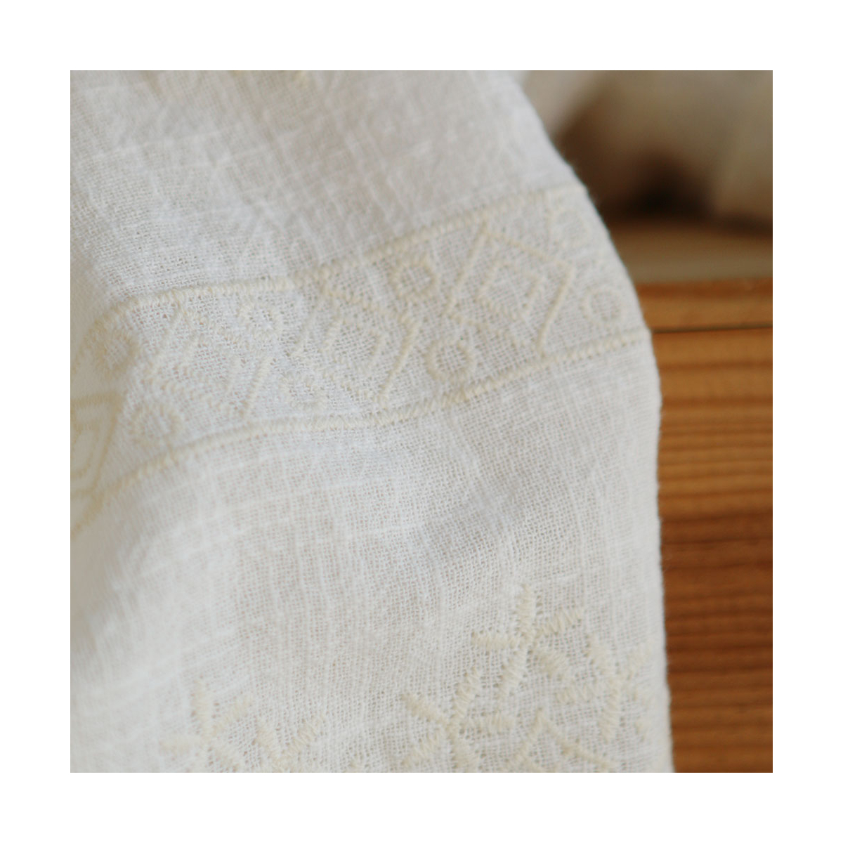 Gaze de coton BIO blanc lait broderie anglaise écru