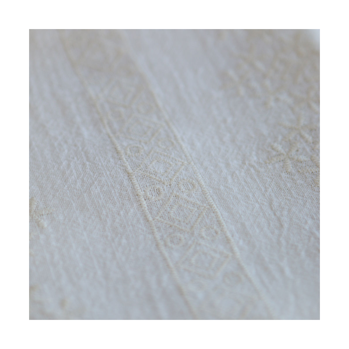 Gaze de coton BIO blanc lait broderie anglaise écru