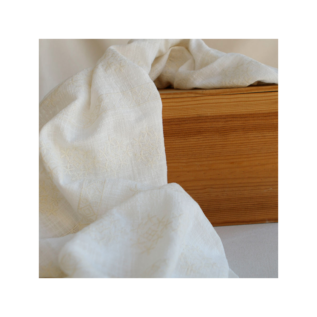 Gaze de coton BIO blanc lait broderie anglaise écru