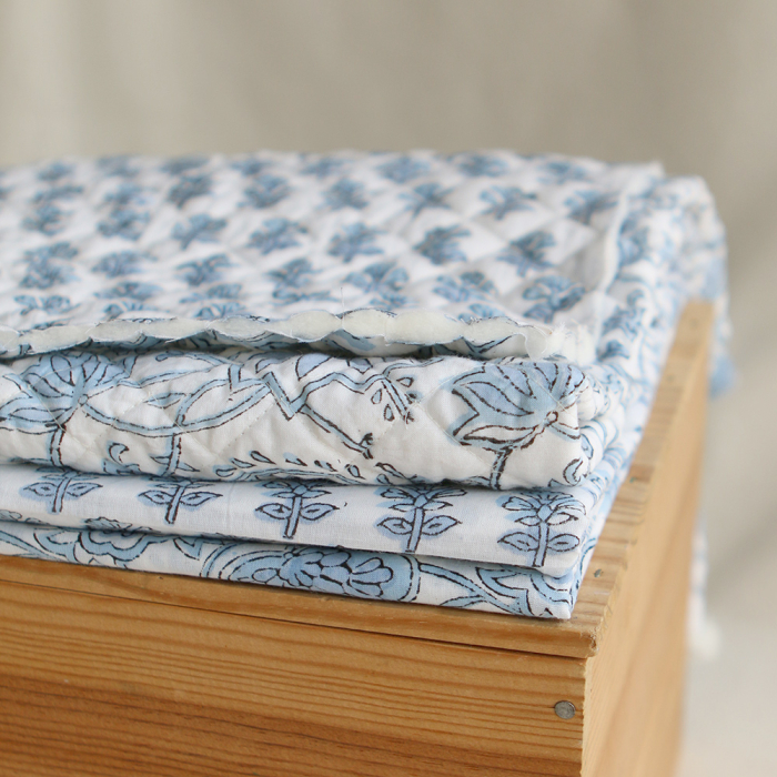 Amayra - Tissu indien matelassé double face coton hand block teal largeur 100cm