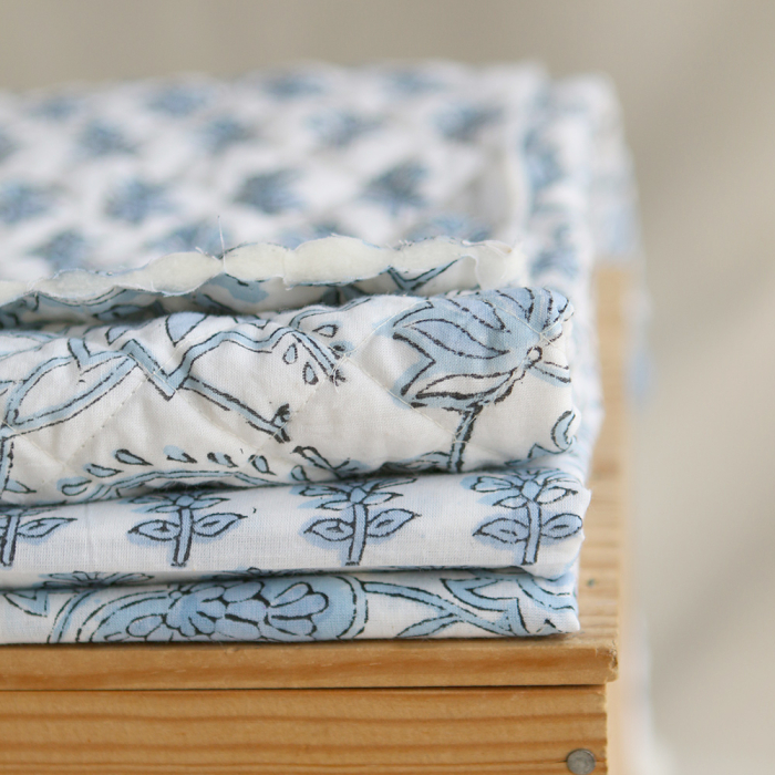 Amayra - Tissu indien matelassé double face coton hand block teal largeur 100cm