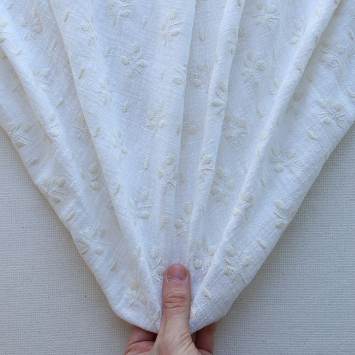 Gaze de coton BIO blanc lait broderie anglaise écru