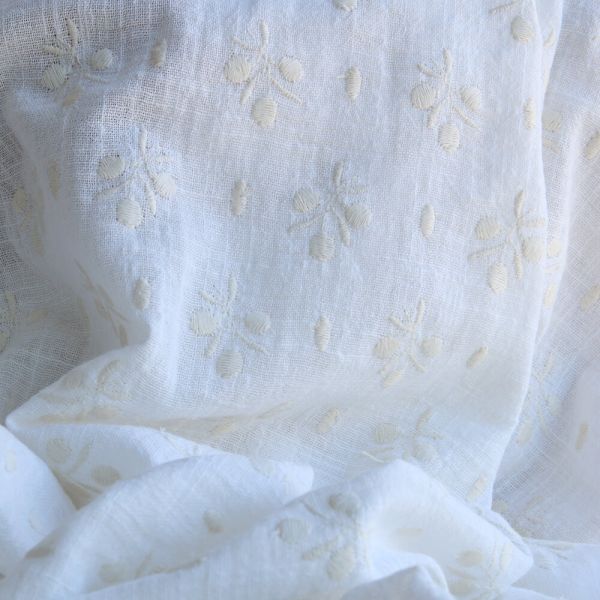 Gaze de coton BIO blanc lait broderie anglaise écru 2