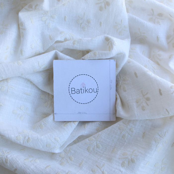 Gaze de coton BIO blanc lait broderie anglaise écru