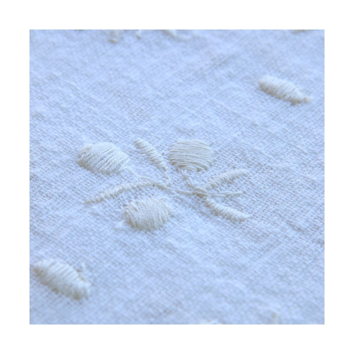 Gaze de coton BIO blanc lait broderie anglaise écru