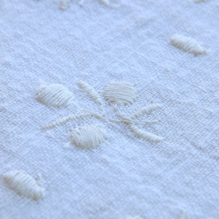 Gaze de coton BIO blanc lait broderie anglaise écru