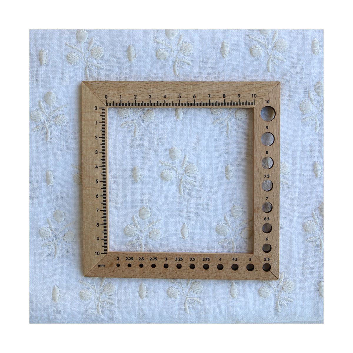 Gaze de coton BIO blanc lait broderie anglaise écru