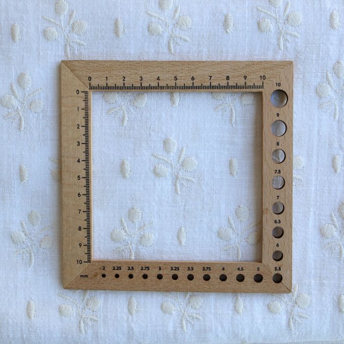 Gaze de coton BIO blanc lait broderie anglaise écru