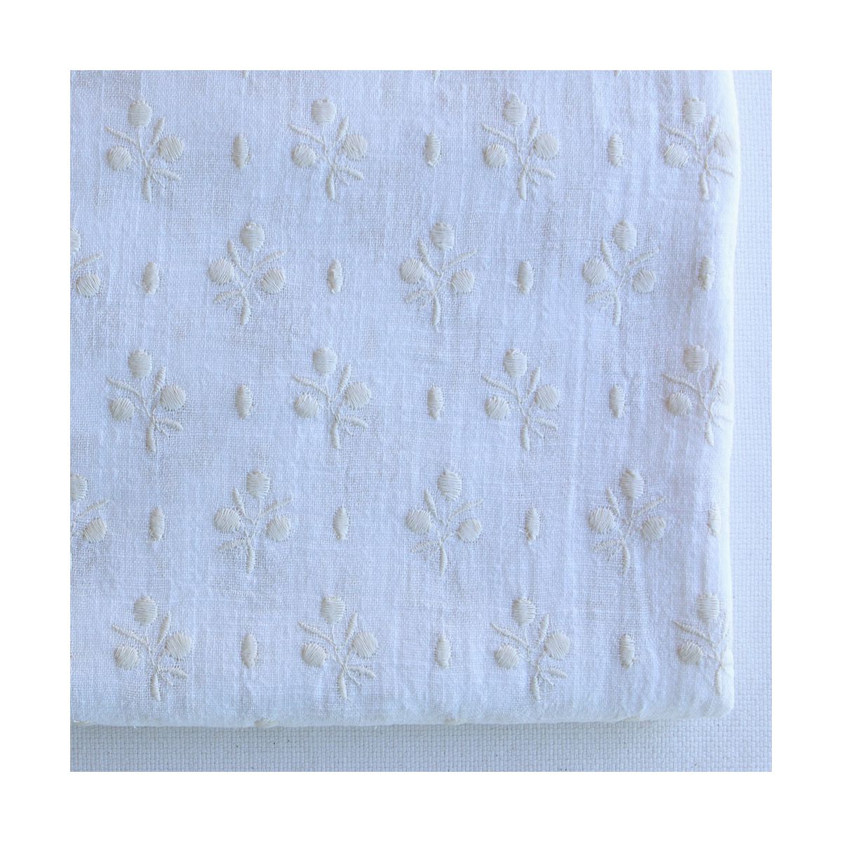 Gaze de coton BIO blanc lait broderie anglaise écru