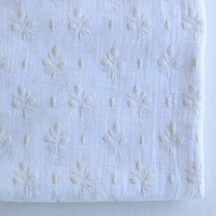 Gaze de coton BIO blanc lait broderie anglaise écru