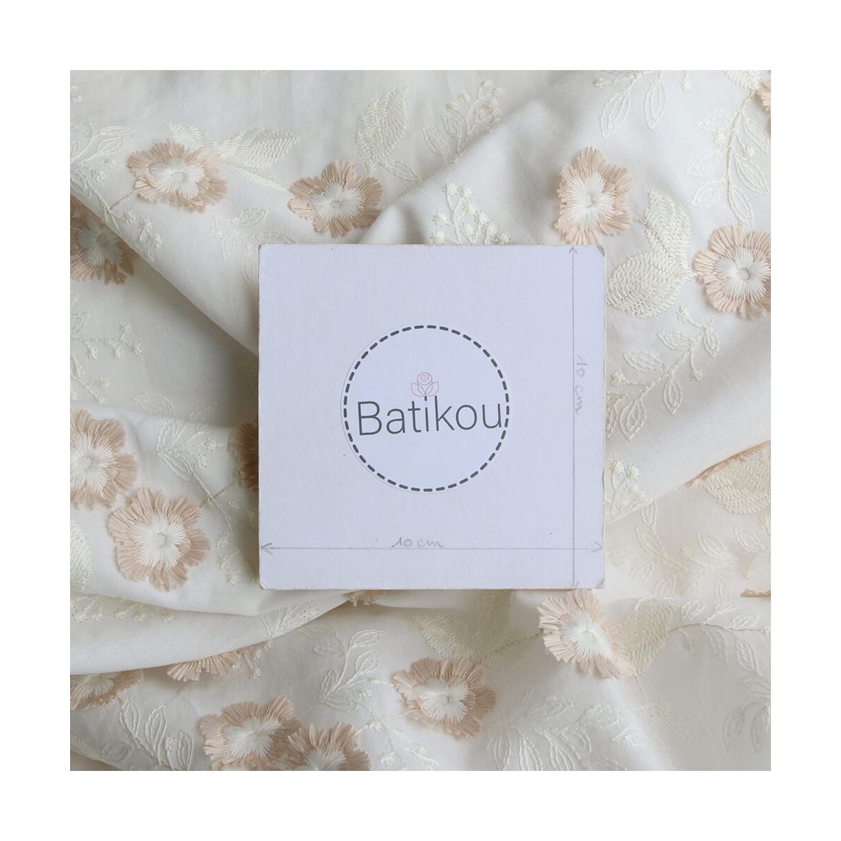 Broderie anglaise voile de coton broderie en relief fleurs beige