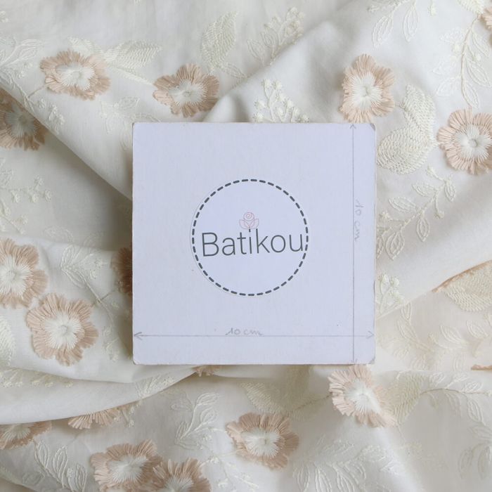 Broderie anglaise voile de coton broderie en relief fleurs beige