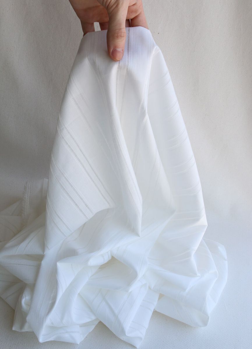 copie de Broderie anglaise plumetis coton coloris blanc cassé