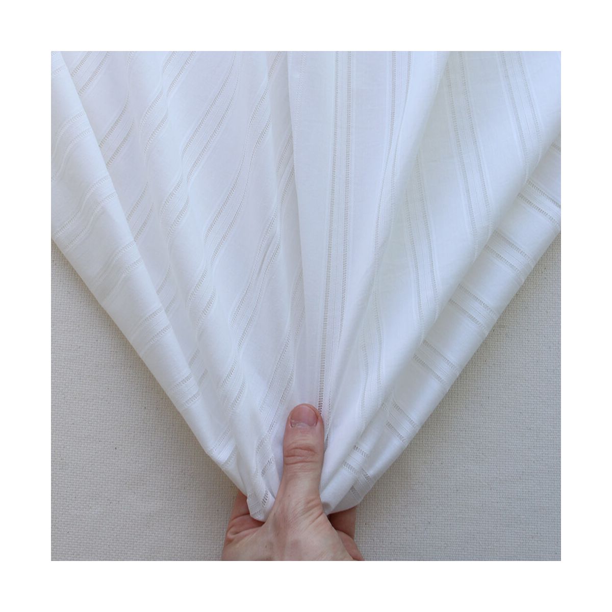 copie de Broderie anglaise plumetis coton coloris blanc cassé