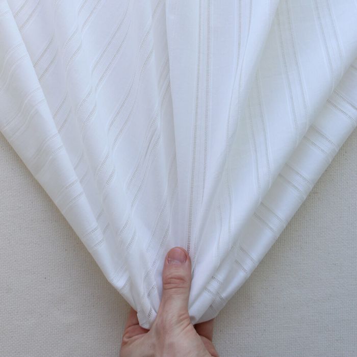 copie de Broderie anglaise plumetis coton coloris blanc cassé