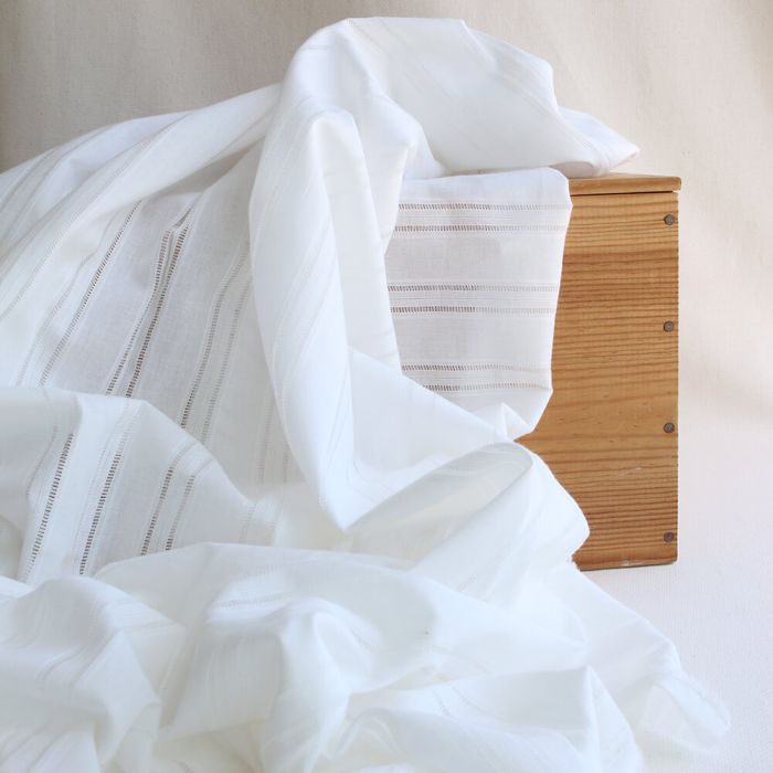 copie de Broderie anglaise plumetis coton coloris blanc cassé