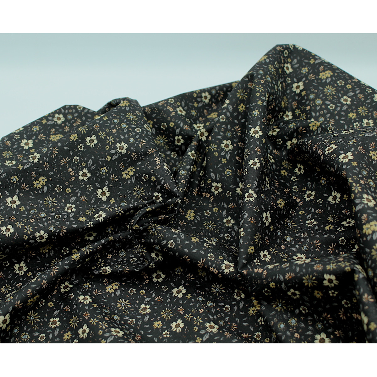 Eulalie - Batiste de coton bio SILKYNE à imprimé fleuri noir Tissus issus de l'agriculture biologique  - 2 Eulalie - Batiste de coton bio SILKYNE à imprimé fleuri noir Tissus issus de l'agriculture biologique  - 2