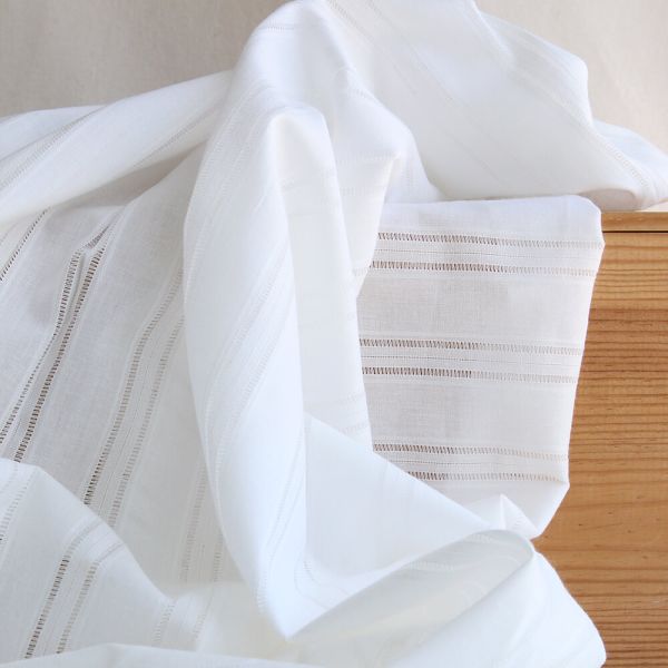 copie de Broderie anglaise plumetis coton coloris blanc cassé