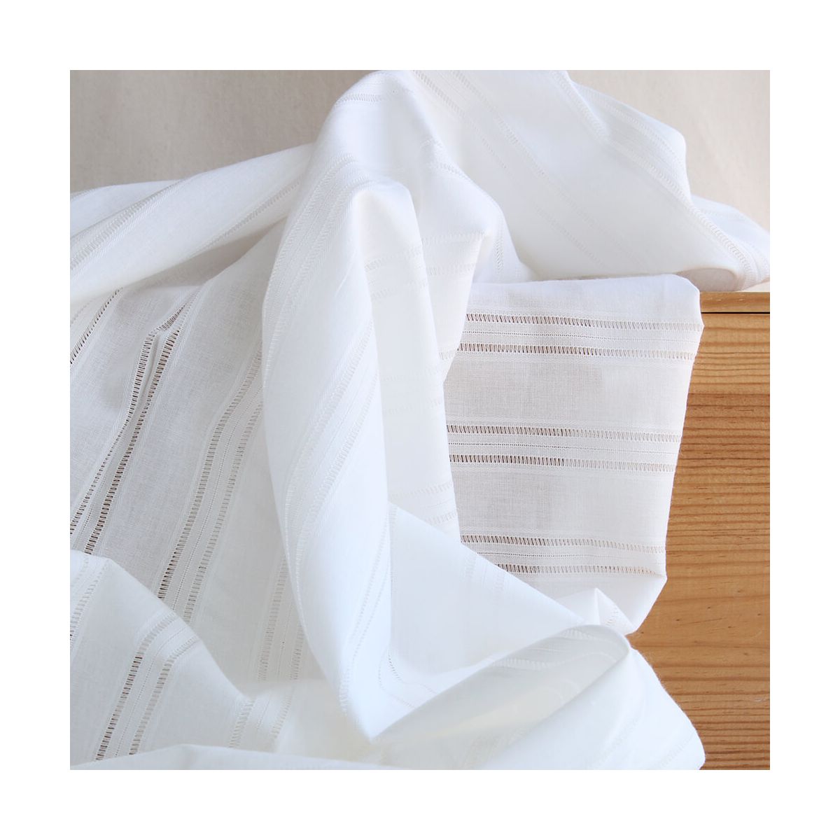 copie de Broderie anglaise plumetis coton coloris blanc cassé