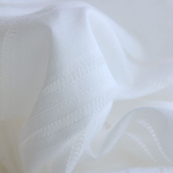 copie de Broderie anglaise plumetis coton coloris blanc cassé 2