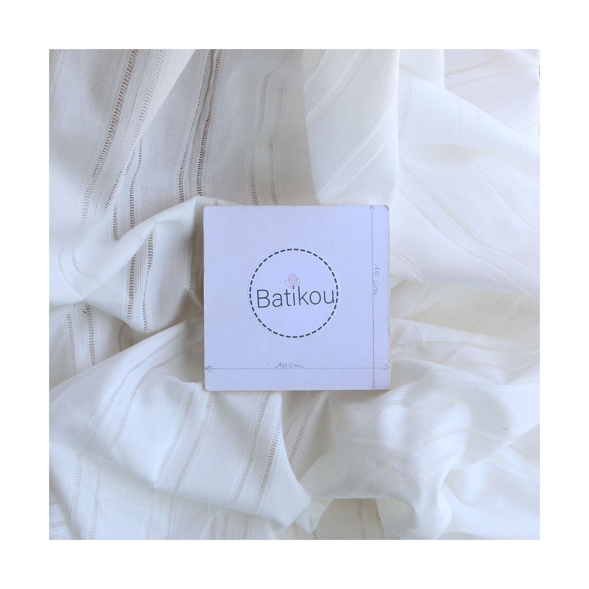 copie de Broderie anglaise plumetis coton coloris blanc cassé
