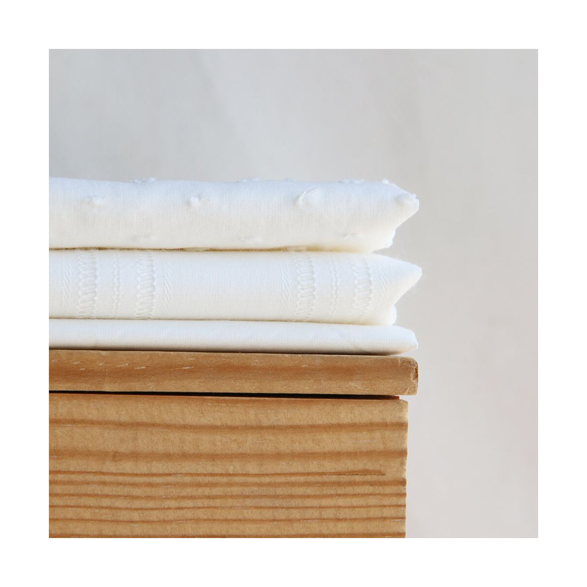 copie de Broderie anglaise plumetis coton coloris blanc cassé