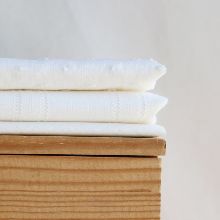 copie de Broderie anglaise plumetis coton coloris blanc cassé