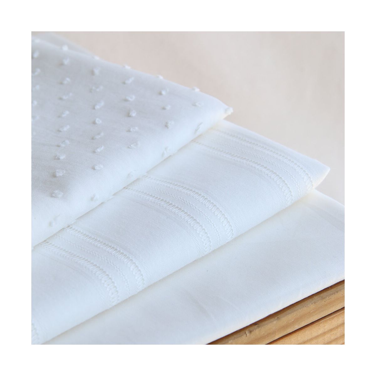 copie de Broderie anglaise plumetis coton coloris blanc cassé