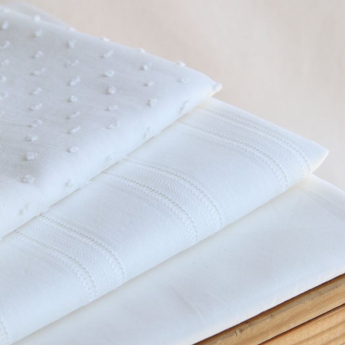 copie de Broderie anglaise plumetis coton coloris blanc cassé