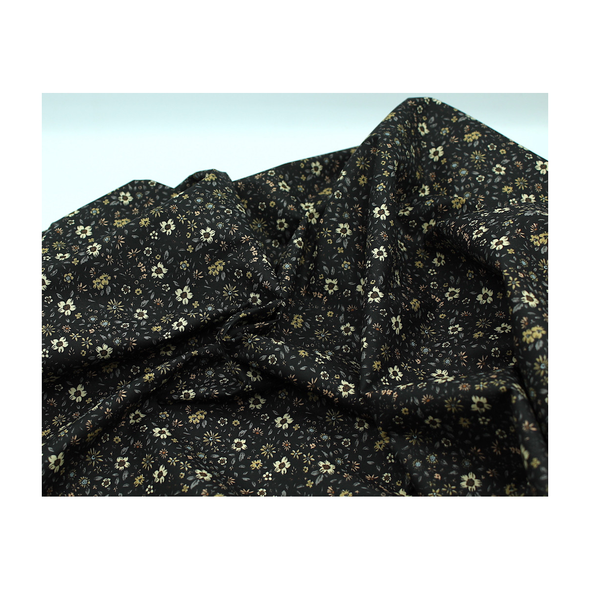 Eulalie - Batiste de coton bio SILKYNE à imprimé fleuri noir Tissus issus de l'agriculture biologique  - 3 Eulalie - Batiste de coton bio SILKYNE à imprimé fleuri noir Tissus issus de l'agriculture biologique  - 3