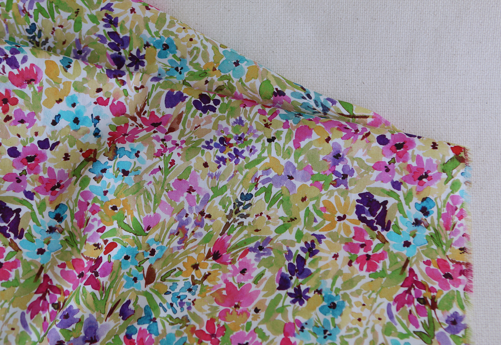 Monica - Coton satiné bio à imprimé fleuri aquarelle