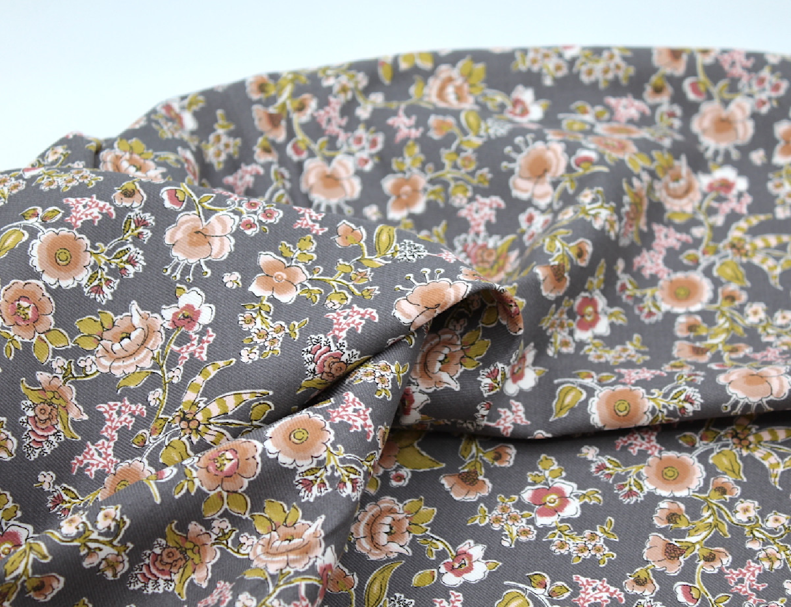 Tissu twill de coton organique imprimé fleuri