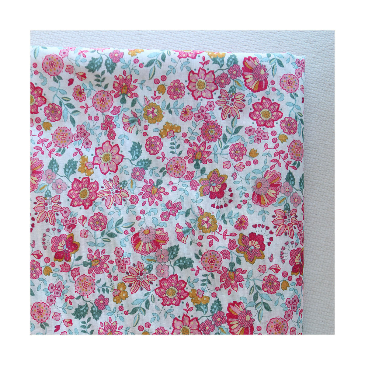 Maria - Batiste de coton SILKYNE à imprimé fleuri rose framboise