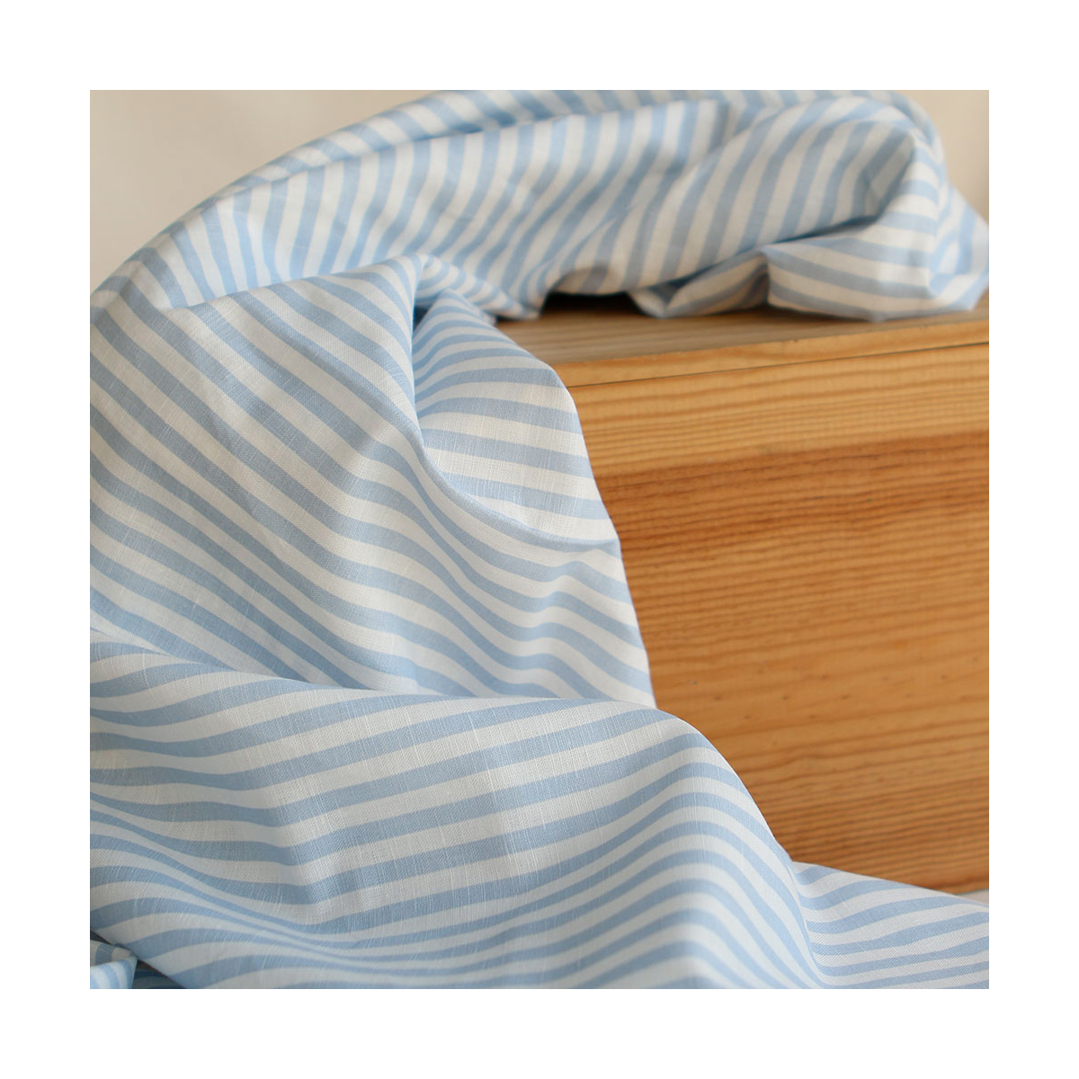 Lucas - Tissu lin coton rayures 6mm blanc lait et bleu horizon